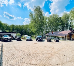 Особняк из вековых сосен в Gora Country Club