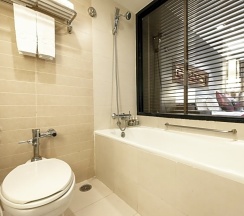 Люкс с 3 комнатами в A-One Bangkok Hotel
