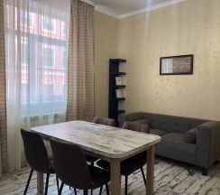 Трехкомнатный Семейный Номер в Пассаж