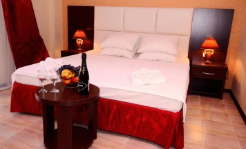 Двухместный номер Superior с балконом и с видом на горы двуспальная кровать в Acropolis palace