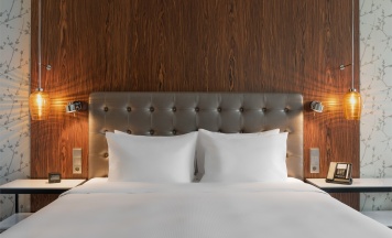 НОМЕР С БОЛЬШОЙ КРОВАТЬЮ (KING SIZE) С ВИДОМ НА ГОРОД в Hilton Saint Petersburg ExpoForum