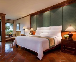 Двухместный номер Guest с балконом и with garden/partial sea view двуспальная кровать в JW Marriott Phuket Resort & Spa