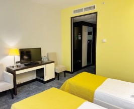 Двухместный номер Супериор с балконом и с видом на лес 2 отдельные кровати в Фристайл Роза Хутор