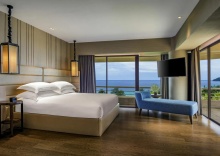 Двухместный люкс Deluxe с видом на море двуспальная кровать в Pullman Phuket Karon Beach Resort ex. Hilton Phuket Arcadia Resort