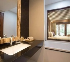 Номер Deluxe с балконом и с видом на бассейн в Tup Kaek Sunset Beach Resort