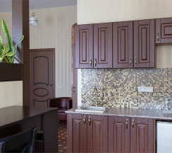 Апартаменты с просторной спальней, обеденной зоной и балконом в My Favourite Garden Hotel