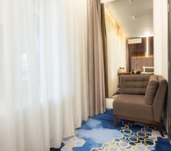 Делюкс в V Hotel&Rooftop lounge