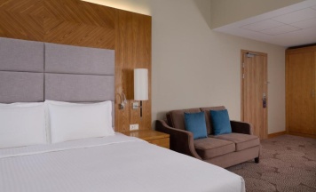 Двухместный room Deluxe двуспальная кровать в Отель DoubleTree by Hilton Almaty