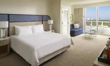 Двухместный полулюкс Tresor (двуспальная кровать) в Fontainebleau Miami Beach