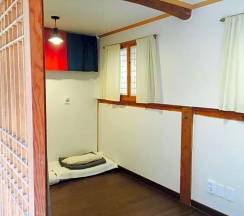 Коттедж с 2 комнатами в The Place Seoul Hanok Guesthouse