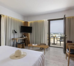 Двухместный номер Deluxe с балконом (двуспальная кровать) в Ibis Styles Heraklion Central