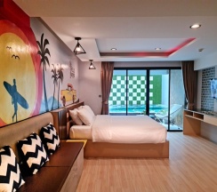 Номер Deluxe с балконом в Oneloft Hotel