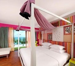 Двухместный номер Deluxe с видом на море двуспальная кровать в Patong Beach Hotel