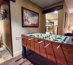 Коттедж с 4 комнатами в Juniper Ridge 16 5000 sq ft, Grand Chateau at Eagle, Expansive Mountain Views by RedAwning