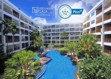 Номер Deluxe с видом на бассейн в Deevana Plaza Phuket