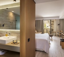 Номер Executive с балконом в Ibis Styles Heraklion Central