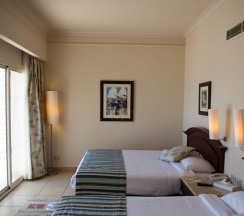 Двухместный номер Deluxe рядом с пляжем 2 отдельные кровати в Coral Beach Resort