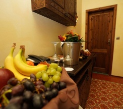 Двухместный номер Superior с видом на сад двуспальная кровать в Hotel Villa Oriental & Restaurant