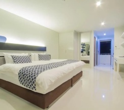 Двухместная студия Deluxe двуспальная кровать в Baba House Phuket Hotel