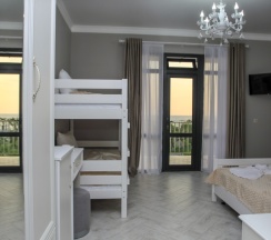 Четырёхместный номер Семейный с балконом и с видом на море в Blacksea