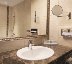 Двухместный номер Бизнес с 1 кроватью размером 160*200 см в Ramada by Wyndham Kazan City Centre
