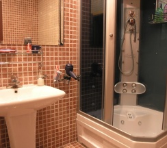 Люкс с балконом в Golden Dragon Hotel & Spa