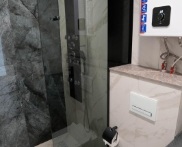 Бунгало улучшенное с 1 двуспальной кроватью в Pioneer Resort Hotel