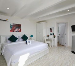 Двухместный номер Deluxe с балконом двуспальная кровать в Kata White Villas