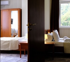 Семейный двухкомнатный номер в Утомленные Солнцем