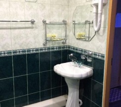 Номер полулюкс с 1 двуспальной кроватью (с завтраком) в Т.13