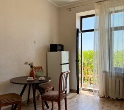 Уютная сталинка — первый дом у моря, прямо в парке и рядом с городским пляжем! в Как дома 05