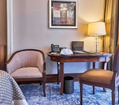 Двухместный номер Premium с балконом и с видом на город двуспальная кровать в Rixos President Astana