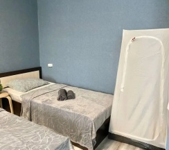 Четырёхместные апартаменты c 1 комнатой с балконом в Квартира Калина на Заводской 4