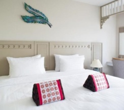 Люкс с 2 комнатами с балконом в Panphuree Residence