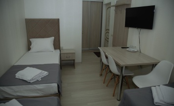Номер стандарт с 3 односпальными кроватями №17 в Gold hotel