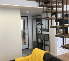 Loft Lux White Апартаменты (1 двуспальная кровать + 1 большой диван) 2+3 человека в Loft&Home Apartments