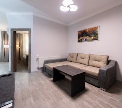 Двухместный люкс двуспальная кровать в Отель Downtown Suites Hotel Yerevan