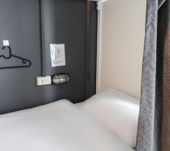 Кровать в общем номере (женский номер) в The Cocoon Hostel