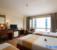 Трёхместный номер в Bangkok Palace Hotel