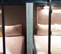 Кровать в общем номере в Beehive Phuket Old Town - Hostel