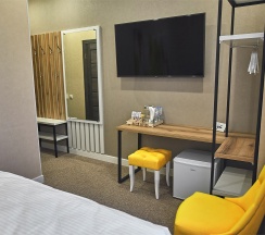 Двухместный стандарт с двуспальной кроватью (6) в July hotel