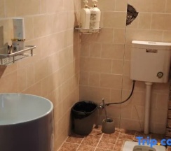 Кровать в общем номере (мужской номер) в Up In The Air Youth Hostel