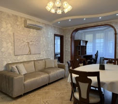 Апартаменты в Квартира Дизайнерская Трехкомнатная The Gray Pearl Crocus