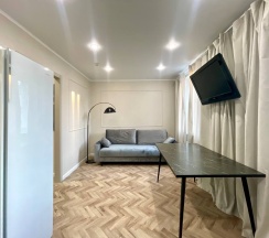 Евро-двухкомнатная квартира в ЖК "Дом БДТ" в Rauktis apartments