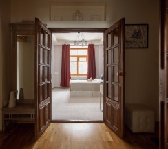 2-комнатные апартаменты улучшенные в RoomRoom (РумРум) на улице Первомайская