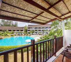 Четырёхместный номер Grand Deluxe с видом на бассейн в Arinara Beach Resort Phuket