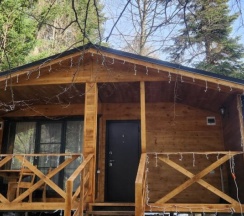 Шале Comfort с 2 комнатами с красивым видом из окна в Maas