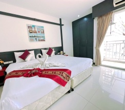 Двухместный номер Deluxe с балконом 2 отдельные кровати в Hotel Baya Patong