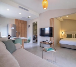 Люкс Comfort с балконом в Bomo Suites