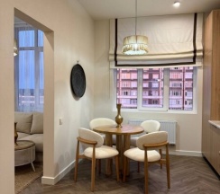 Просторная студия 43 м² с этническими акцентами и видом на море. в Как Дома 05